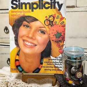 Vintage 1975 Simplicity Sewing Book